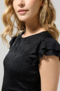 Vestido negro medio con escote redondo y manga corta
