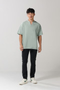 Camiseta unicolor oversize con cuello nerú y texturas