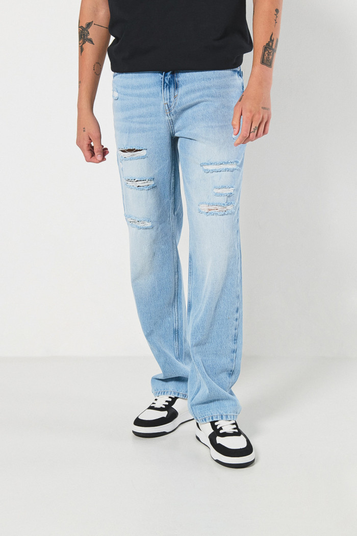 Jean vintage 90´S azul claro tiro medio con rotos delanteros