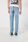 Jean slim azul claro con tiro bajo y diseños de manchas