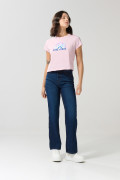 Camiseta rosada clara manga corta con arte de Looney Tunes