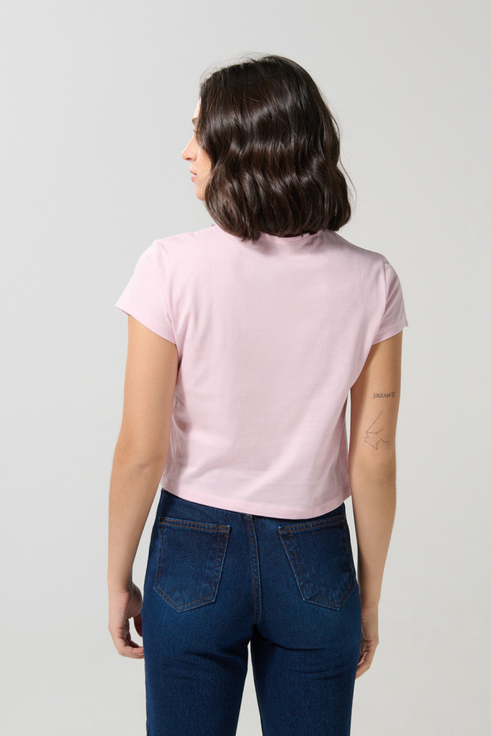 Camiseta rosada clara manga corta con arte de Looney Tunes
