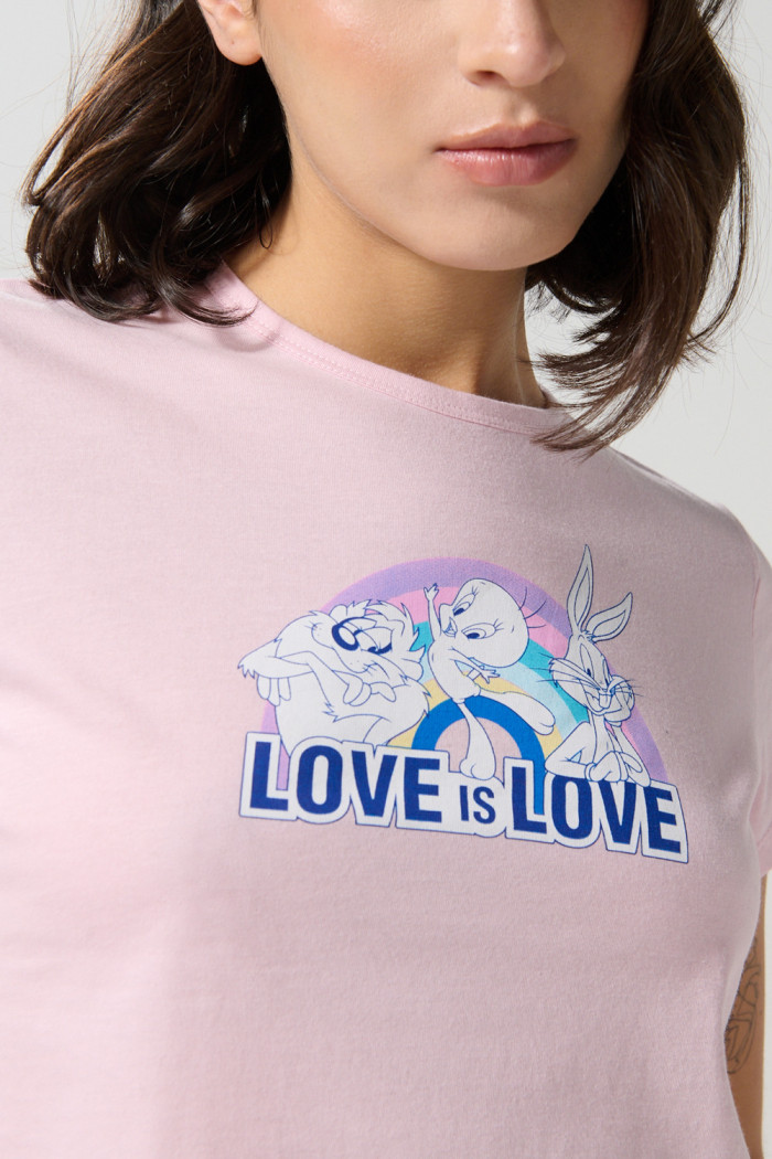 Camiseta rosada clara manga corta con arte de Looney Tunes