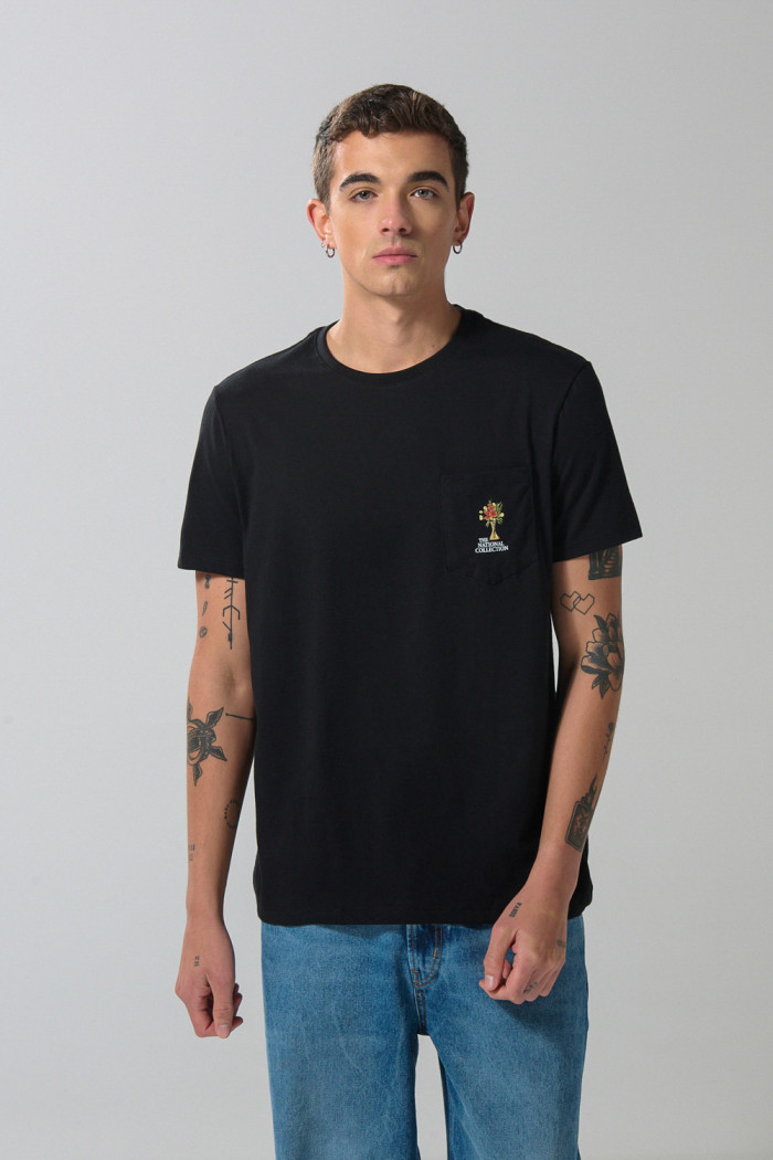Camiseta en algodón unicolor con manga corta y bolsillo