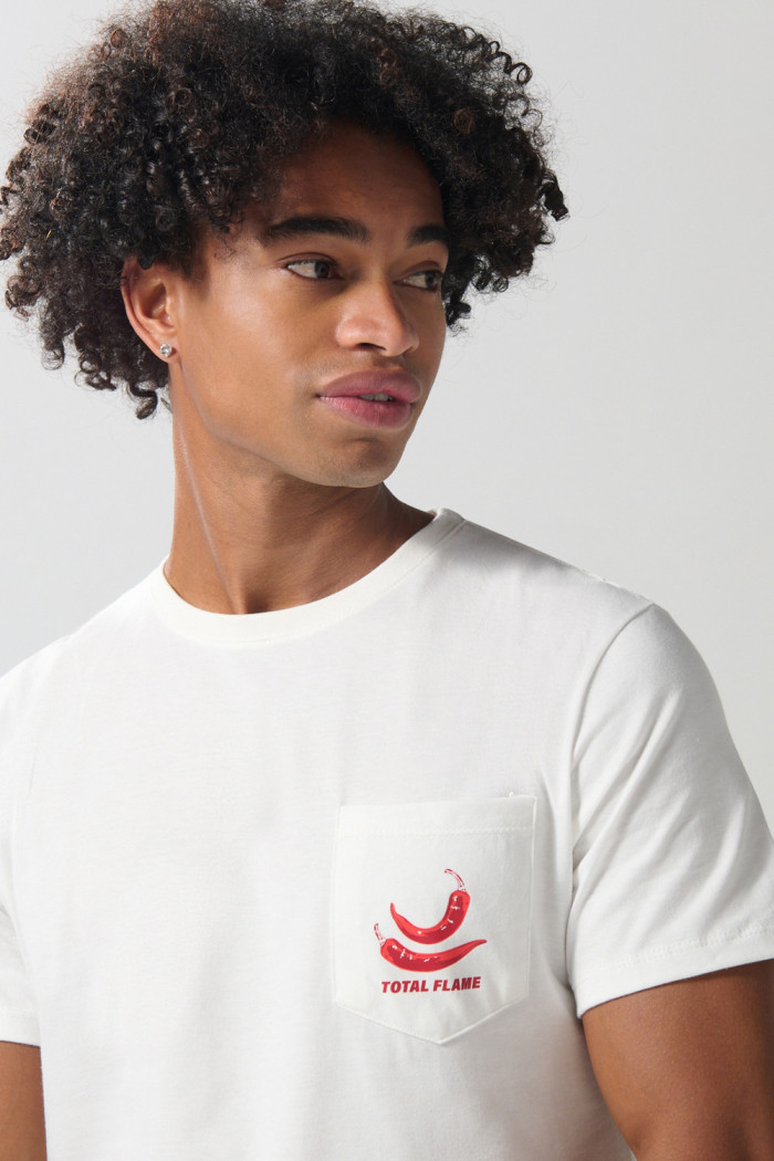 Camiseta en algodón unicolor con manga corta y bolsillo