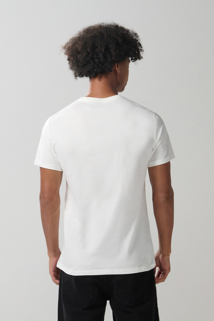 Camiseta en algodón unicolor con manga corta y bolsillo