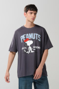 Camiseta oversize manga corta gris intensa de Snoopy