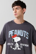 Camiseta oversize manga corta gris intensa de Snoopy