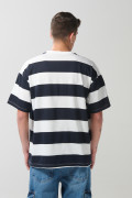 Camiseta oversize cuello redondo azul con rayas blancas