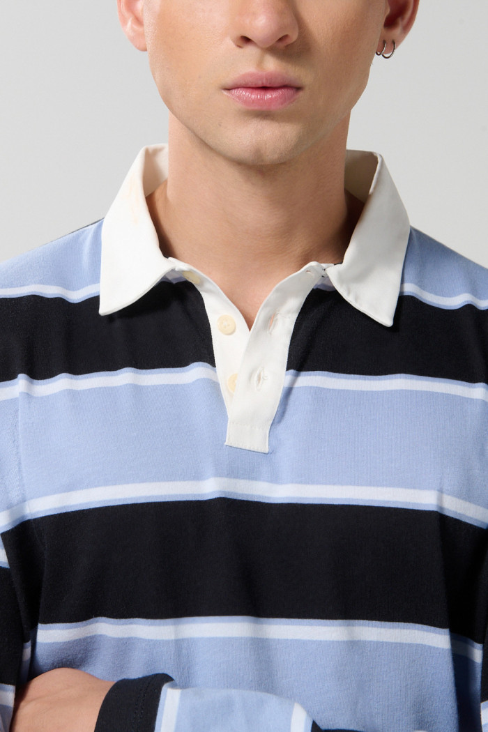 Camiseta azul intensa polo con rayas y manga larga
