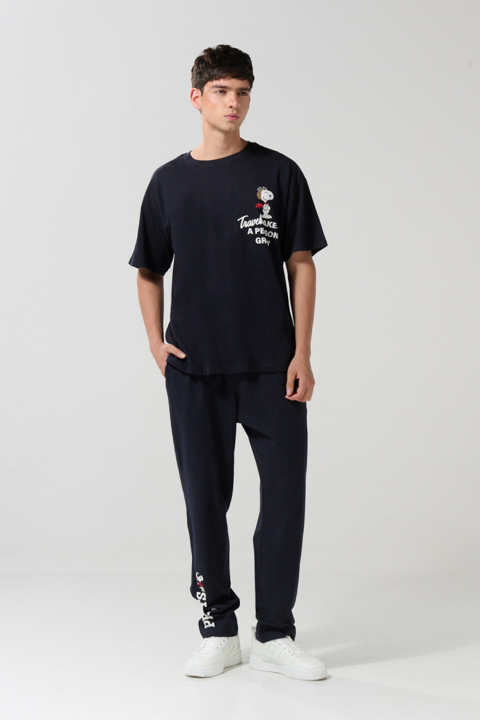 Camiseta de Snoopy azul intensa con cuello redondo