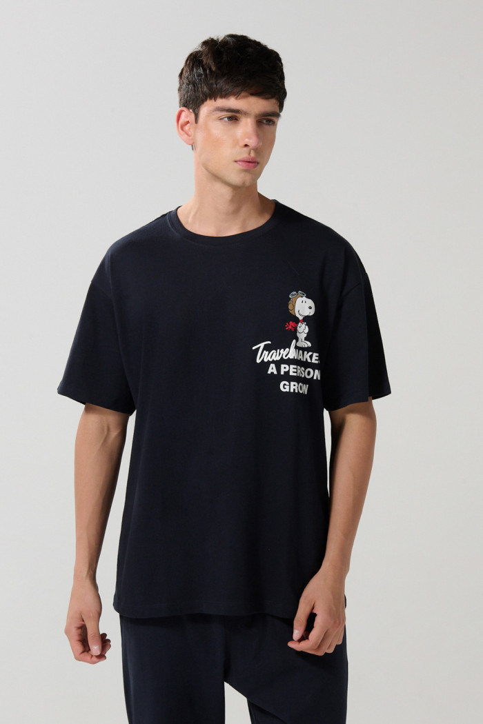 Camiseta de Snoopy azul intensa con cuello redondo