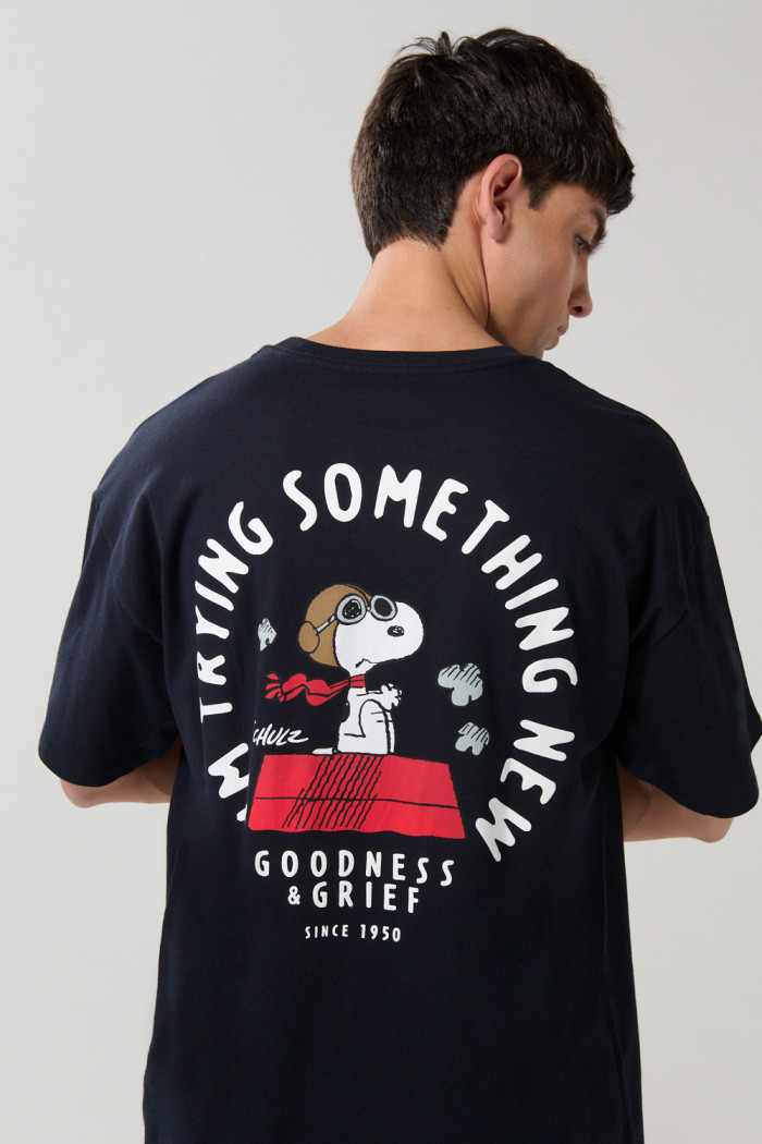 Camiseta de Snoopy azul intensa con cuello redondo