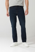 Jean azul intenso straight leg con bota recta y tiro bajo