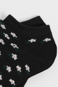Medias tobilleras unicolores con artes continuos de flores