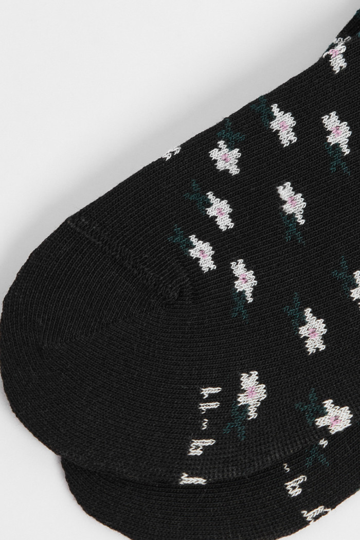 Medias tobilleras unicolores con artes continuos de flores