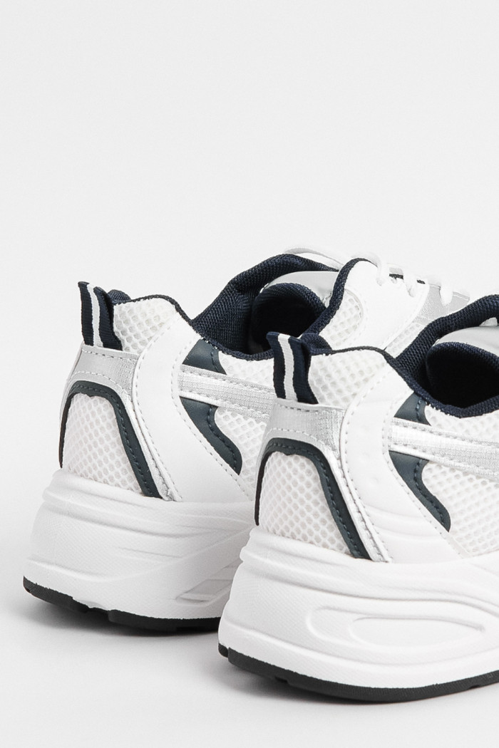 Tenis deportivos de plataforma blancos con contrastes