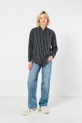 Blusa unicolor manga larga a rayas con bolsillo