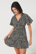 Vestido unicolor corto con escote V y diseños