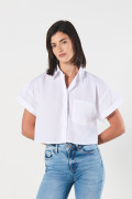 Blusa crop unicolor con manga corta y bolsillo