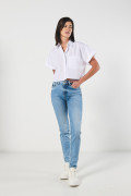 Blusa crop unicolor con manga corta y bolsillo