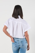 Blusa crop unicolor con manga corta y bolsillo