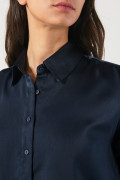 Blusa crop top unicolor con prenses y manga larga