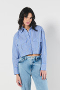 Blusa crop top unicolor oversize con bolsillos de tapa