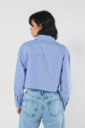 Blusa crop top unicolor oversize con bolsillos de tapa