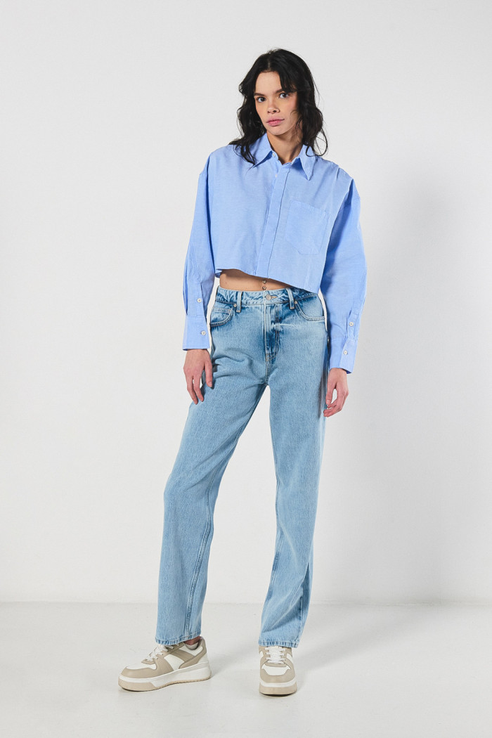 Blusa oversize crop top unicolor con manga larga
