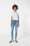 Camiseta azul clara crop top con diseño de Moana