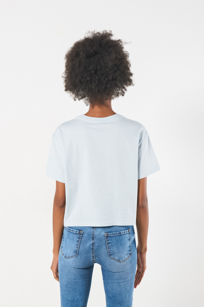 Camiseta azul clara crop top con diseño de Moana