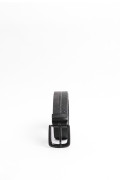 Cinturón negro reversible con hebilla cuadrada y texturas