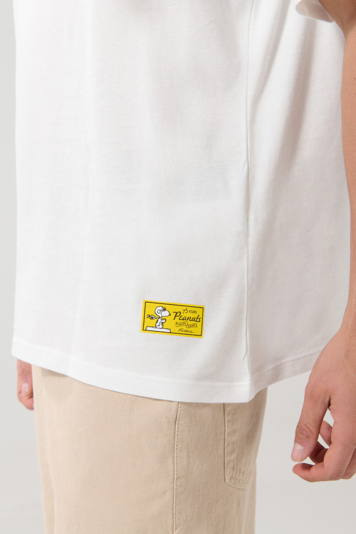 Camiseta crema clara oversize manga corta de Snoopy