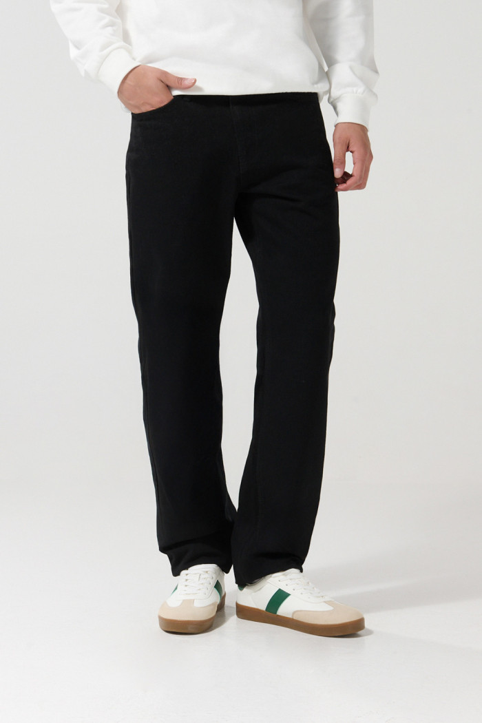 Jean negro tiro bajo 90´S con bota recta y cremallera