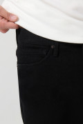 Jean negro tiro bajo 90´S con bota recta y cremallera