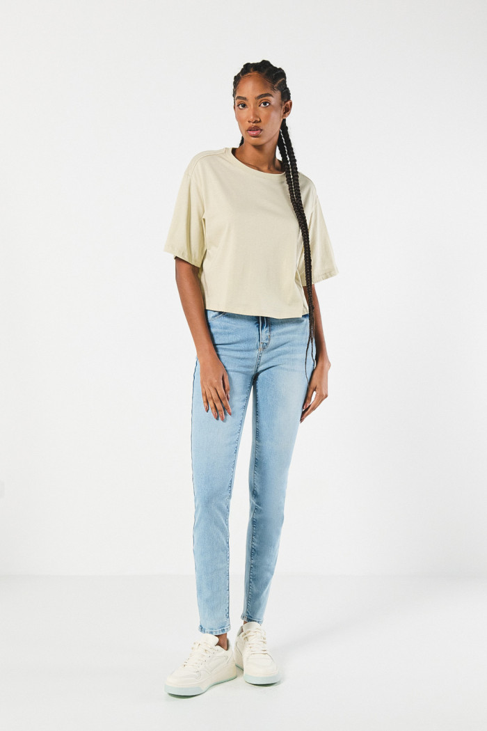 Jean súper tiro alto jegging azul ajustado con bolsillos