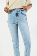 Jean súper tiro alto jegging azul ajustado con bolsillos