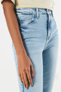 Jean súper tiro alto jegging azul ajustado con bolsillos
