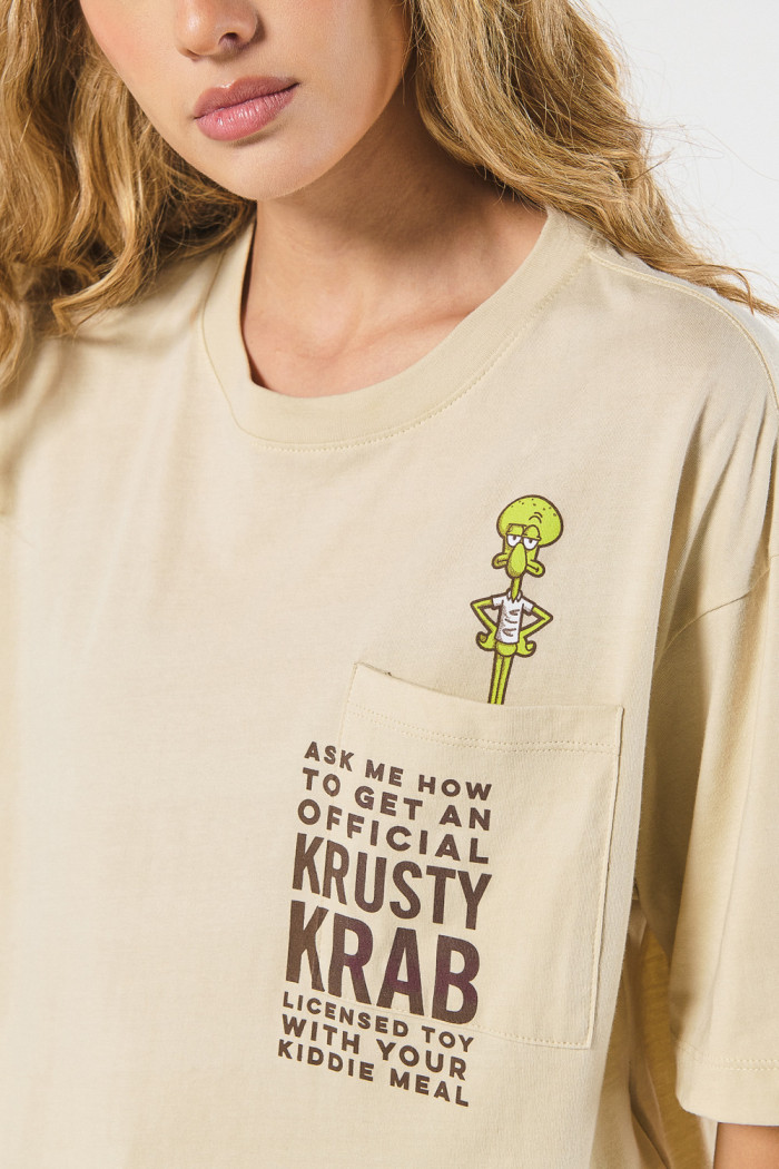 Camiseta crop top kaki oversize con arte de Bob Esponja