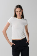 Camiseta unicolor con cuello redondo y ajuste ceñido