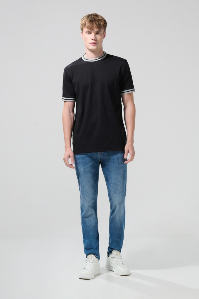 Camiseta oversize unicolor manga corta con rectilíneos