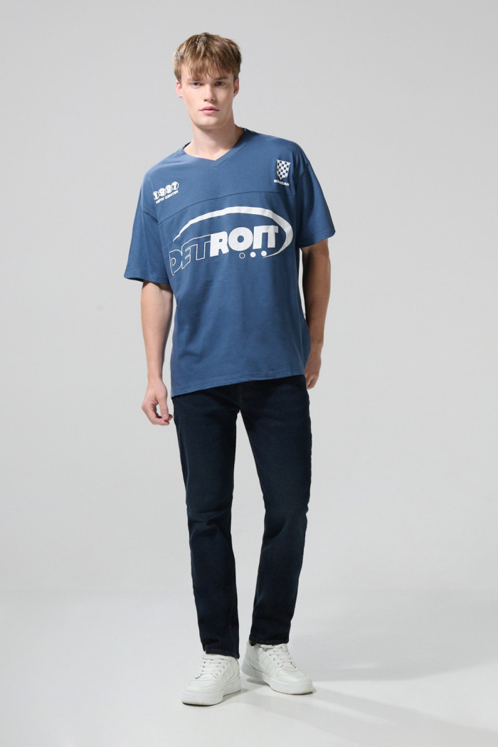 Camiseta cuello V college azul oscura oversize