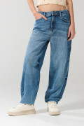 Jean balloon carpintero azul claro con bota ancha