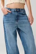 Jean balloon carpintero azul claro con bota ancha