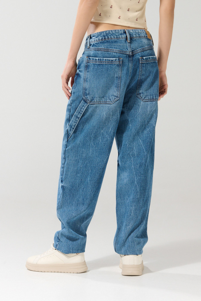 Jean balloon carpintero azul claro con bota ancha