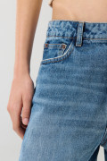 Jean balloon carpintero azul claro con bota ancha