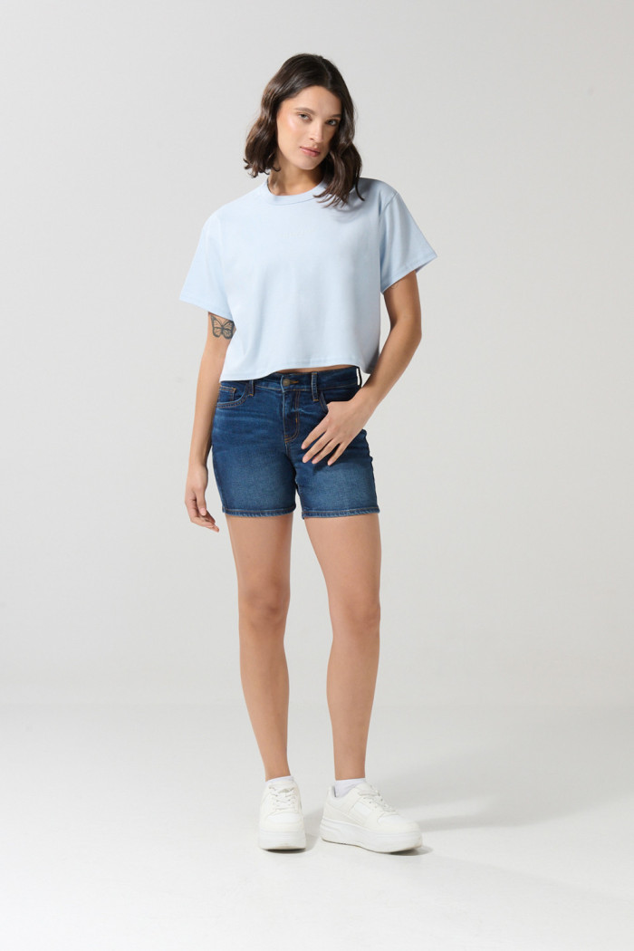 Short de jean azul oscuro tiro medio con bolsillos