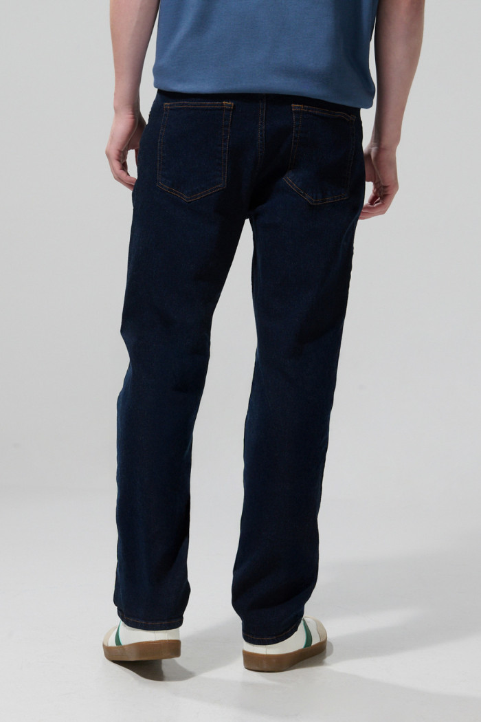 Jean azul oscuro straight leg bota recta con tiro bajo