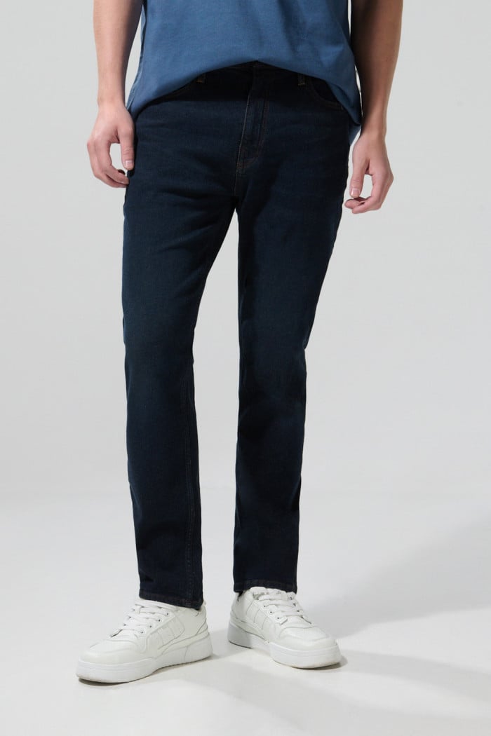 Jean tiro bajo straight leg azul intenso con bota recta
